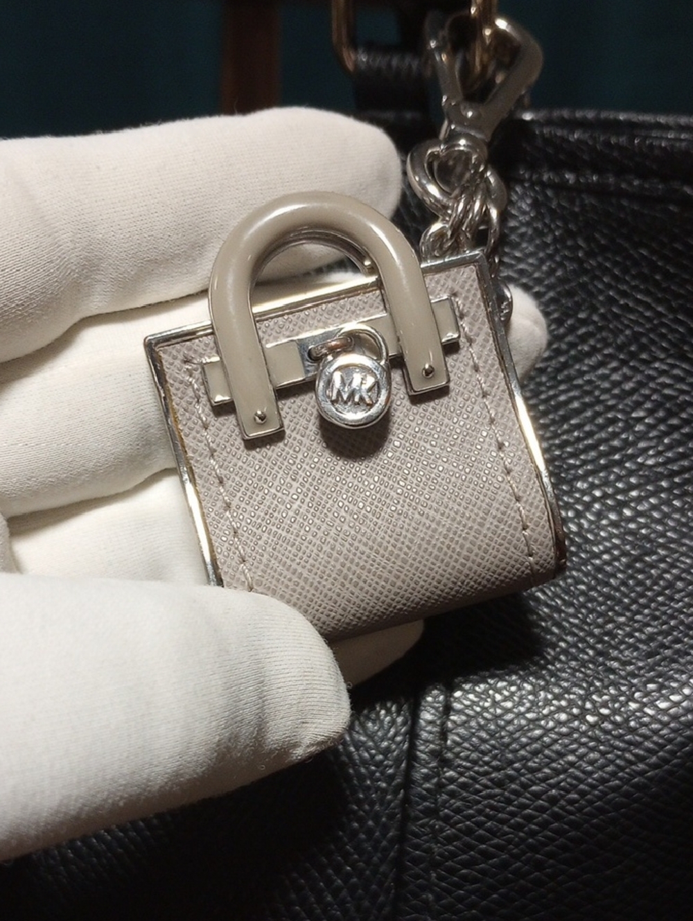Michael Kors Bag Charm - Picture 12 of 14